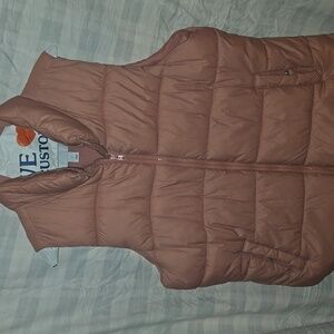 Old Navy Puffer Vest in Pink